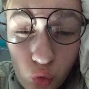 Meet your Posher, Chloe